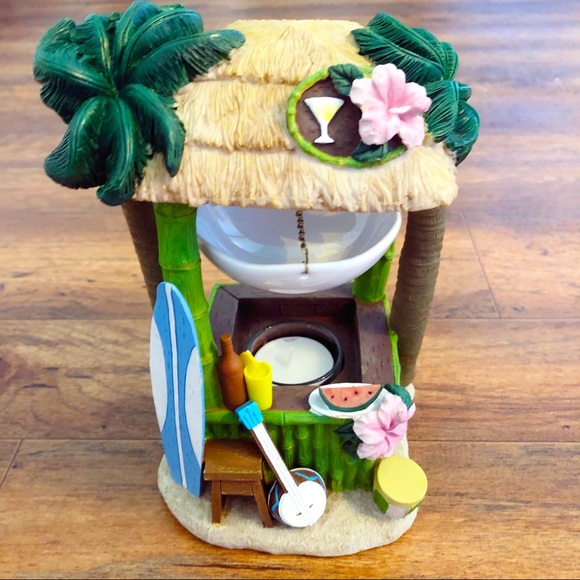 NWT Retired Yankee Candle Tiki Bar Hut Tart Warmer